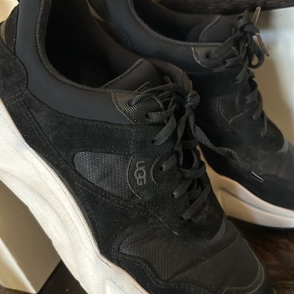 UGGs La Hills Black Partial Suede Sneaker🔥 - Picture 1 of 9